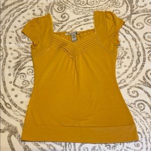 AMERICAN RAG Golden Scalloped Trim Top Small